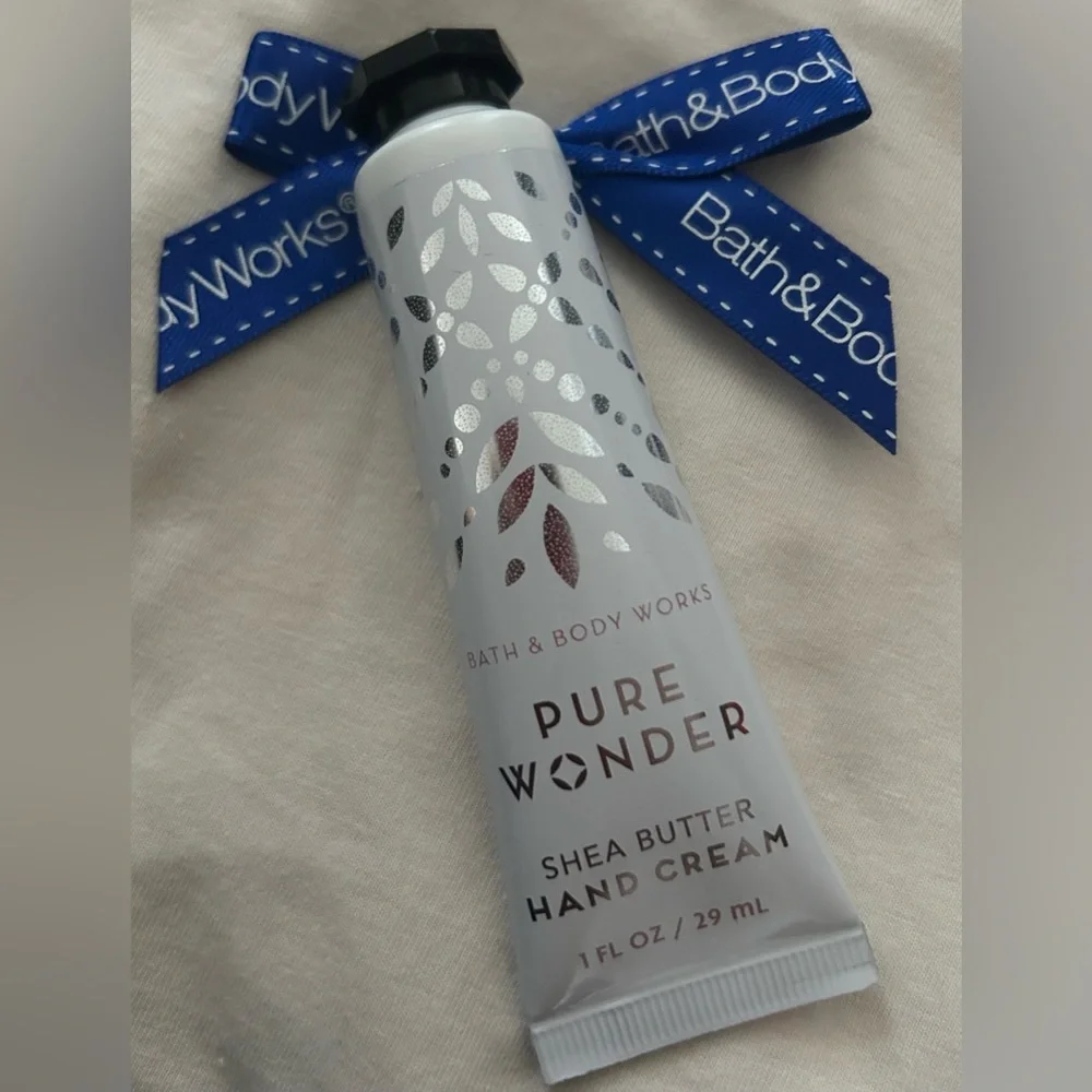 BATH BODY WORKS Pure Wonder Hand cream NEW
